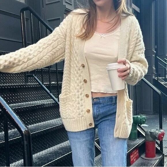 Brandy Melville Cable Knit Sweater Cardigan One Size Wool Chunky Preppy Academia - Picture 1 of 10